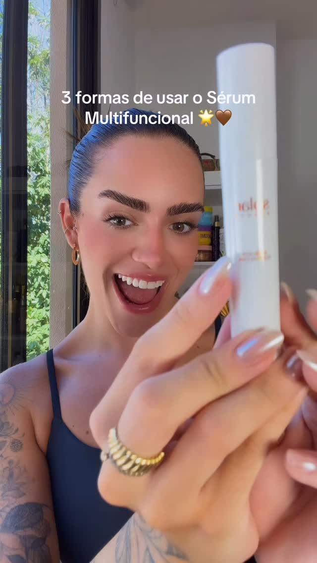 Nosso Sérum Multifuncional tem 3 formas de uso, perfeito para deixar tudo no lugar e ainda auxilia no crescimento dos pelos 🤎🌟 Já corre no site e para garantir o seu!